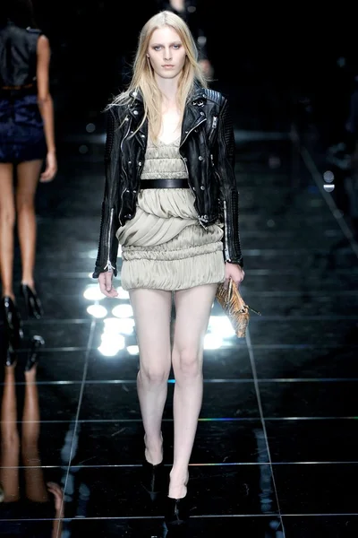 Look 25